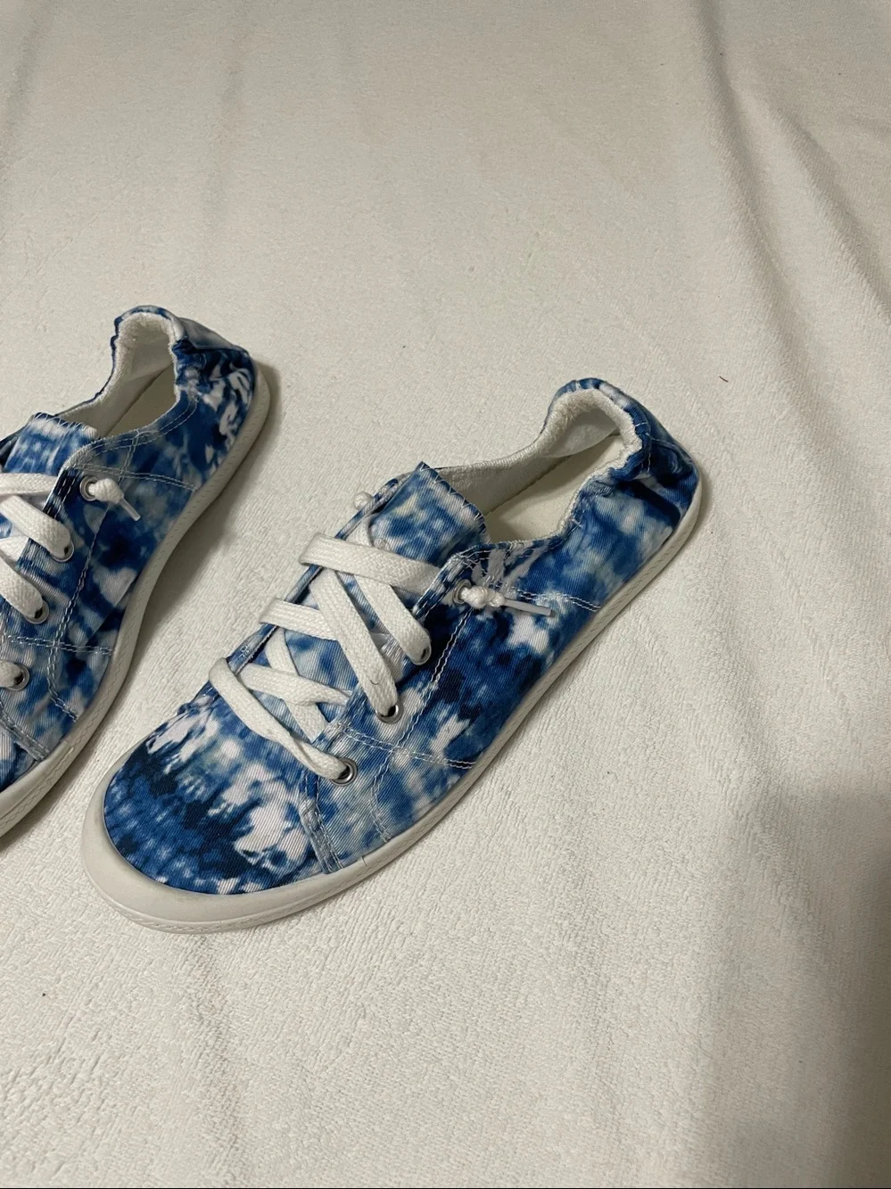 Time and Tru women Blue Tie-Dye Lace-Up Sneakers